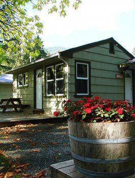 Cabins And Campground At Cultus Lake Park Hotel ชิลลิแวค ภายนอก รูปภาพ